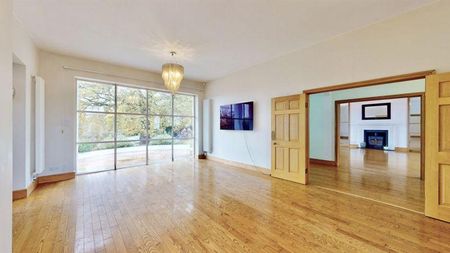 6 bedroom detached house to rent - Photo 2