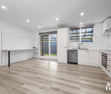 Warm, Welcoming & Wonderfully Located - Photo 6