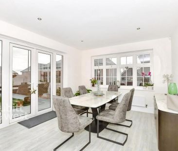 4 bedroom detached house to rent - Photo 3