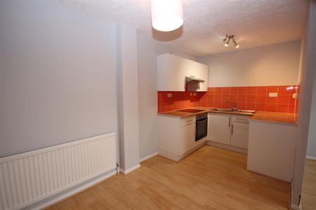 1 bedroom Terraced House to let - Photo 5