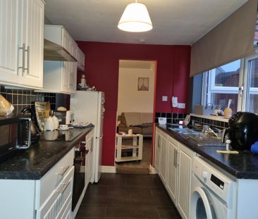 2 bedroom flat to rent - Photo 4