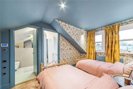 3 bedroom flat to rent - Photo 4