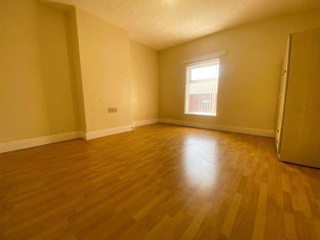 Crossley Street, Royton, Oldham, OL2 - Photo 2