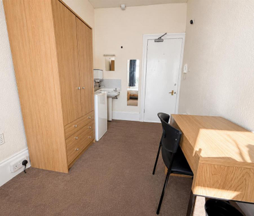 1 bedroom in a house share to rent - Photo 4