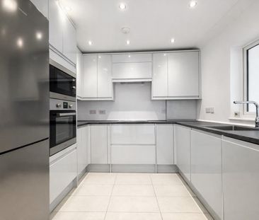 3 bedroom House To Let Total Size: 689 SQ FT - Photo 2