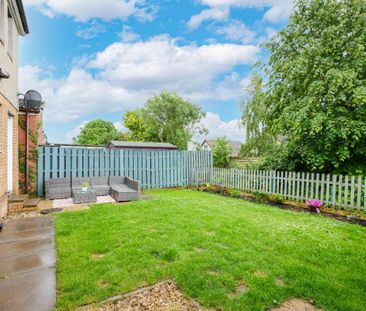 4 bedroom semi-detached house to rent - Photo 2