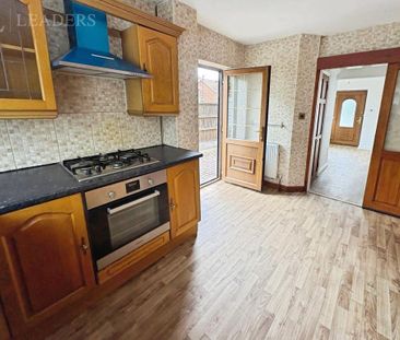 4 bedroom semi-detached house to rent - Photo 5