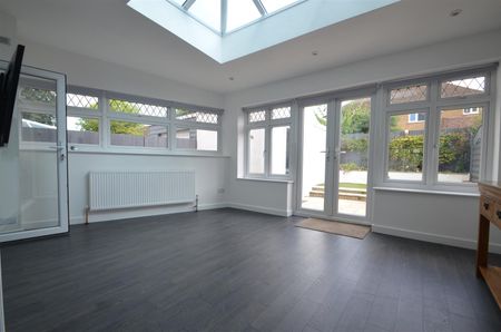 3 bedroom house - semi-detached - Photo 5