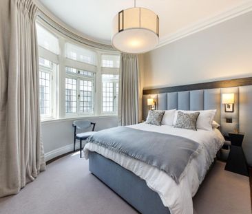 A luxury apartment on the second floor of an exclusive development launched by The Crown Estate, situated in the heart of St James's, London. - Photo 5