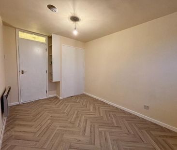 12d Riverdale House, Dunmurry, Belfast, BT17 9DD - Photo 4