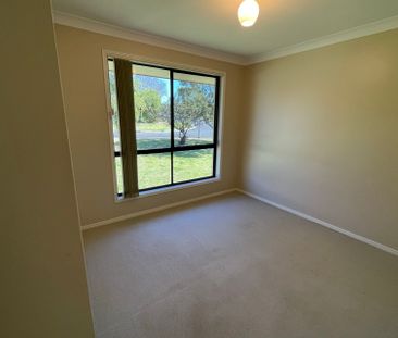 3 BEDROOM UNIT IN QUIET NEIGHBOURHOOD - Photo 4