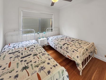 MODERN COASTAL LIVING JUST METRES FROM THE BEACH - Photo 4