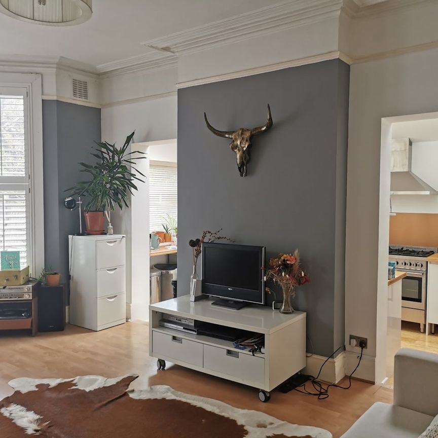 Room in a Shared Flat, Bromley Road, SE6 - Photo 1