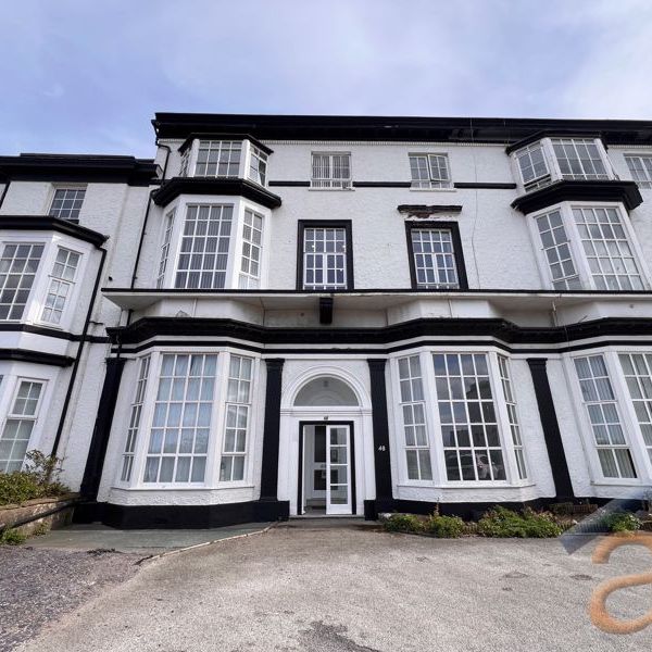 To Let – Promenade, Southport – Amazing Views of Marine Lake - Photo 1