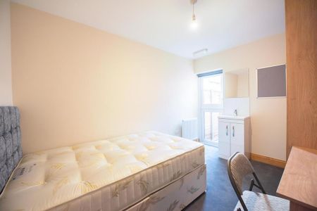 6 bedroom terraced house to rent - Photo 2