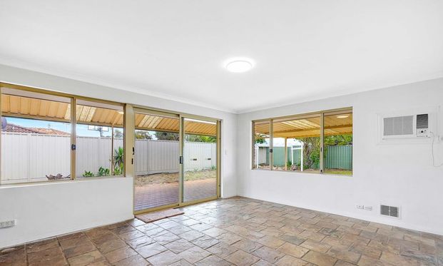 16 Daley Close, Atwell WA 6164 - Photo 1