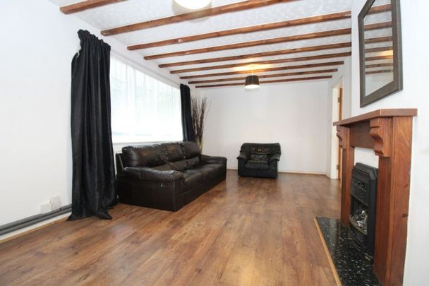 Broadwater Crescent, Stevenage, Hertfordshire - Photo 1