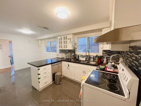 84 Harrington Crescent #UPPER - Photo 5