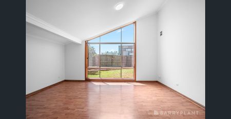 RENOVATED FAMILY LIVING IN A PRIME HOPPERS CROSSING LOCATION - Photo 2