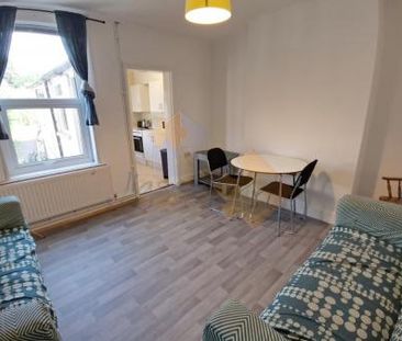 3 bedroom House To Let - Photo 2