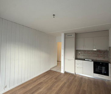 Sanierte 2-Zimmerwohnung mit Balkon im 1. Stock - Photo 2