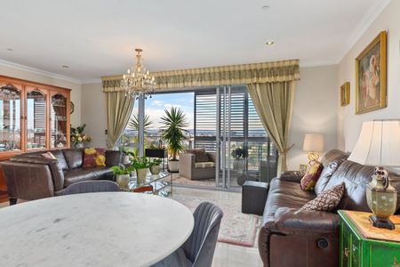 Premium Two-Bedroom Riverfront Residence - Photo 2