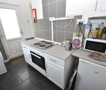 1 bed house / flat share to rent in Rawden Place, City Centre, CF11 - Photo 2