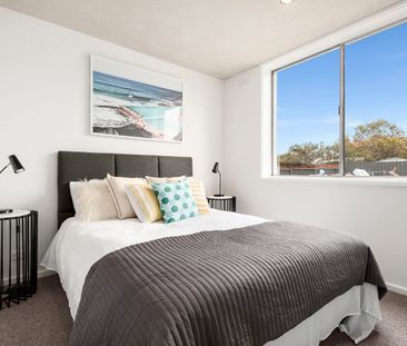 Stylish & Convenient Living in the Heart of Thornbury - Photo 3
