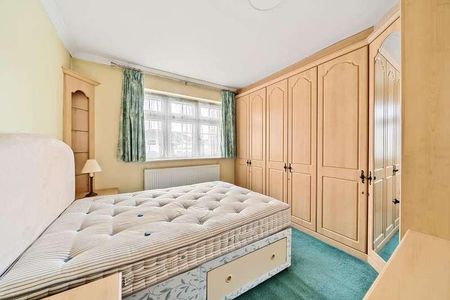 Edgware, Harrow, HA8 - Photo 3