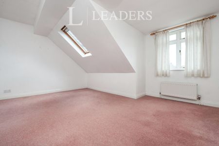 3 bedroom town house to rent Beaufort Court, Cirencester - Photo 4