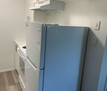 1 BDRM/1 BATH - 2102 MAIN ST - Available DEC 1 - Photo 1