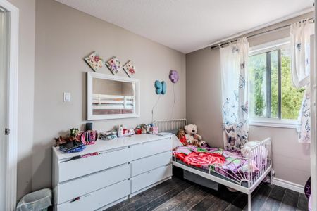 For Lease - 893 Bitterbush Crescent, London North, Ontario - Photo 2