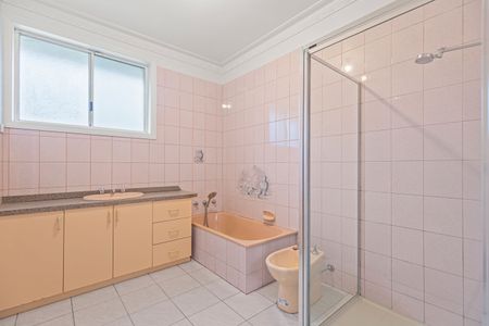 Recently Renovated Family Home! - Photo 2