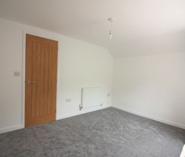 2 bed semi-detached house to rent in High Street, Crediton - Photo 1