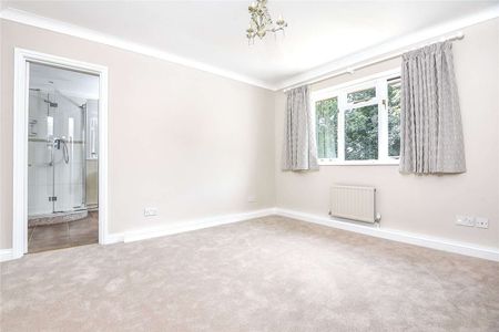 Stylish and spacious family home situated in a popular area of Sevenoaks - Photo 3