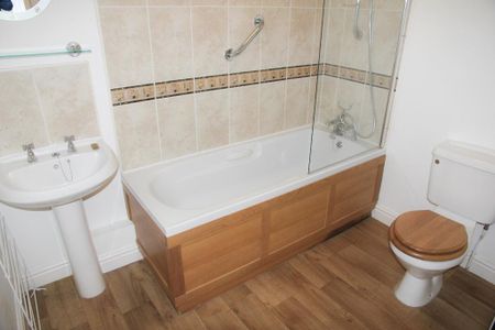 2 bedroom flat to rent - Photo 2