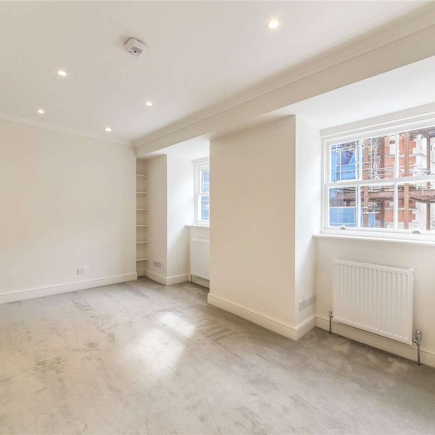 Remarkable Georgian family house, packed with charming and contemporary features. 3 - 4 double bedrooms, 3 bathrooms, 3 - 4 reception rooms, kitchen, garden, balcony and vault storage. - Photo 1