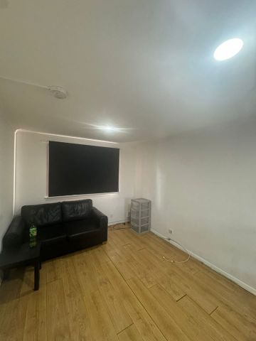 1 Bed Flat, Turner Street, B11 - Photo 2