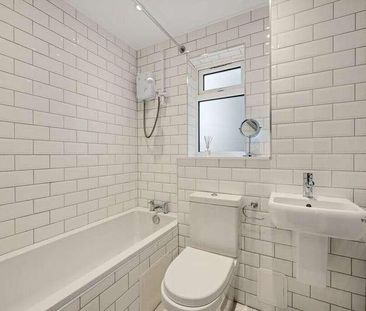Gables Close, London, SE12 - Photo 2