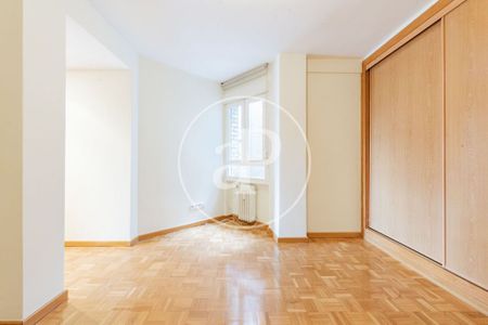 Luxury Apartment for rent in Madrid, Autonomous Region of Madrid - Photo 3