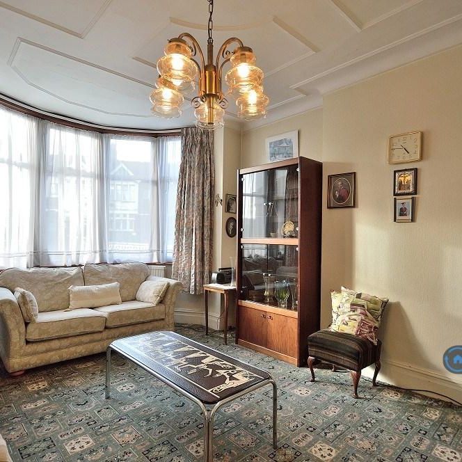 4 bedroom semi-detached house to rent - Photo 1