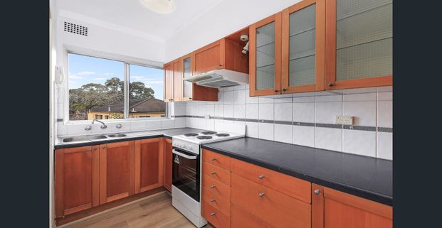 Modernised apartment in ideal location - Photo 1