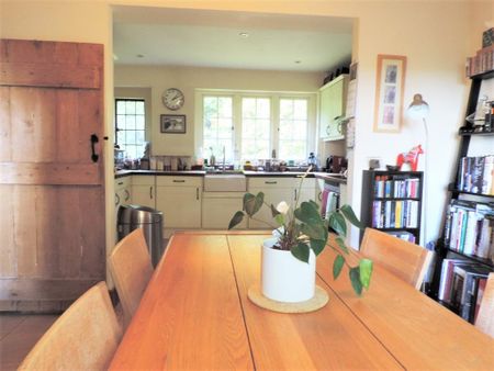 2 bedroom end of terrace house to rent - Photo 4
