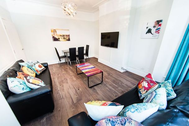 Estcourt Terrace, Headingley, Leeds - Photo 1