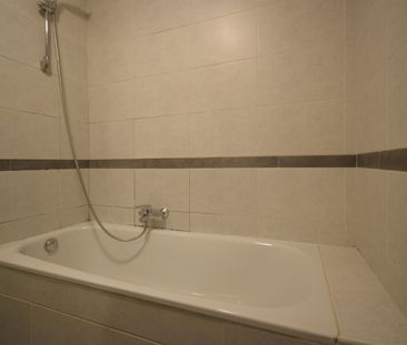 RUIM APPARTEMENT MET TWEE SLAAPKAMERS EN GARAGE - Foto 1