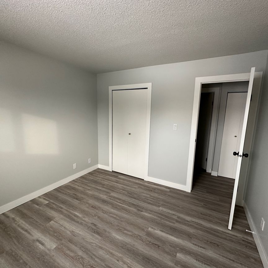Fantastic 2 bedroom suite in Sylvan Lake!! - Photo 1