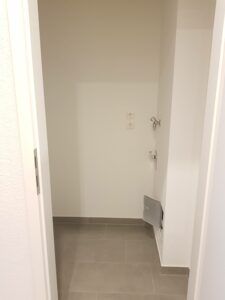 Breitscheidstr. 113, Wohnung 4 ~~~ Einbauküche, Aufzug, Erstbezug, Balkon, Tageslichtbad mit Dusche und Wanne, Keller, Abstellraum - Photo 3