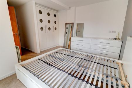 2 BED Flat To rent - Photo 5