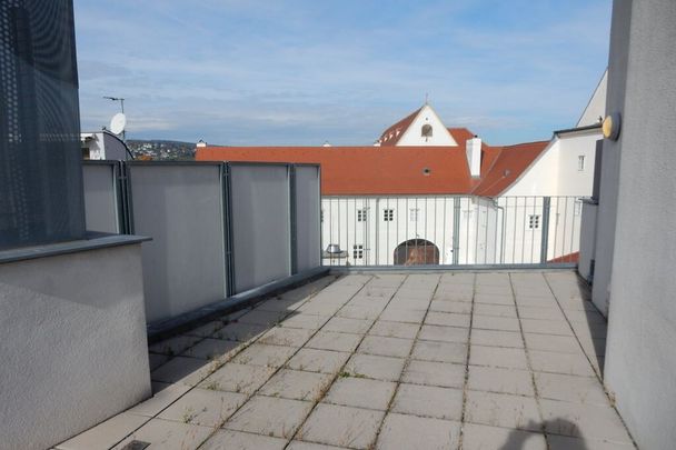 Rathausplatz - 3 Zimmer - Dachgeschoss - Wohnung mit Terrasse! - Foto 1