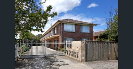 Bright & Convenient Ormond Apartment with Secure Parking - Photo 2